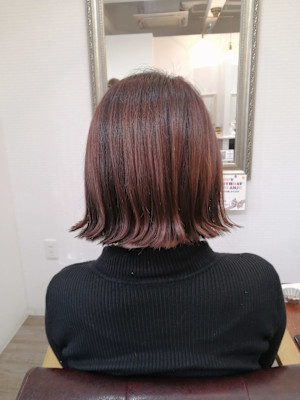 外ハネ切りっぱなしボブ