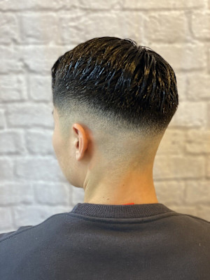 スキンフェード×くせ毛風束感パーマ【新宿/理容室/理容室】