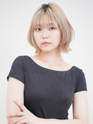 外ハネレイヤーボブ・ルーツカラー