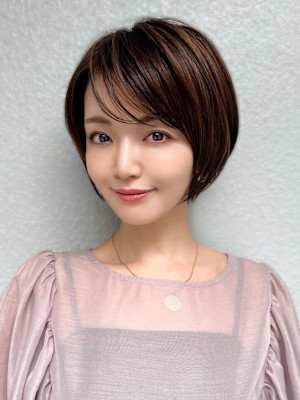 30代40代に人気の大人かわいい前髪ありのくびれショート