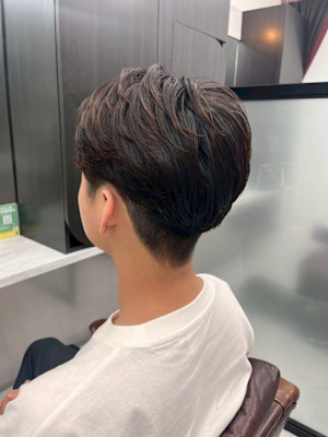 刈り上げ　ニュアンス　センターパート