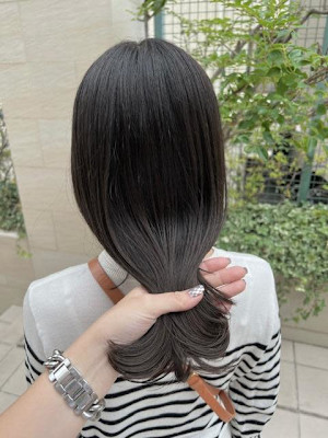 ミディアムレイヤー　モノトーングレージュ