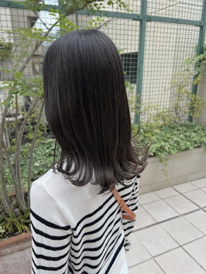 透明感カラー　グレージュ　ミディアムレイヤー