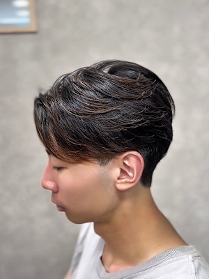 毛流れセンターパートニュアンスパーマセンター分け韓国ヘア横浜