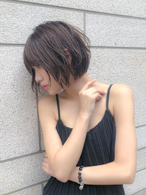 ひし形ショートボブ/ブラウン/美シルエット