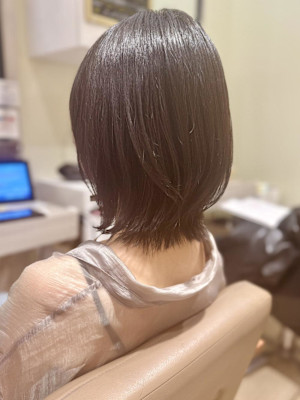 大人女子に人気のツヤ髪ショートスタイル