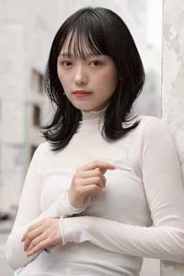 柔らかレイヤーミディで大人可愛いスタイル