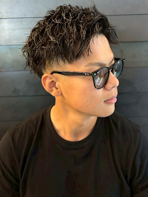 ツイスパ サイドパート フェードカット ツーブロック