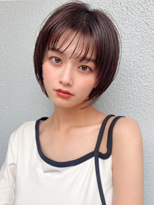 前下がりショートボブで絶壁解消！小顔に見えるひし形シルエット