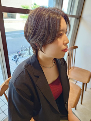 カーキでふんわりショート