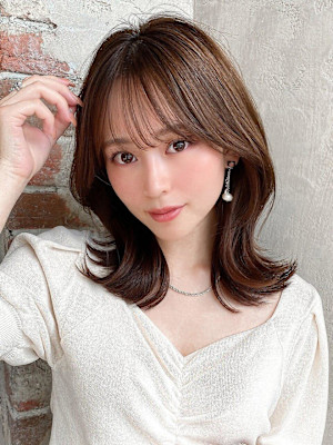 大人かわいいくびれヘアセミロング × ミルクティーベージュ