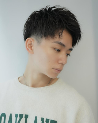メンズ刈り上げショートアップバンググレーカラー横浜