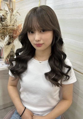 ナナセ/グレージュ/艶カラー