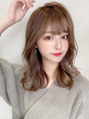 30代小顔に見えるくびれヘアレイヤー × オリーブグレージュ