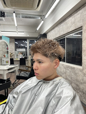 スパイキーショート×ホワイトベージュ