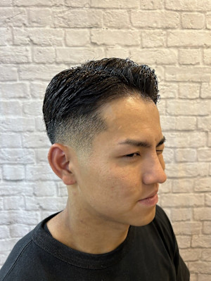 落ち着いた大人のスキンフェード！【新宿/理容室／バー バー】