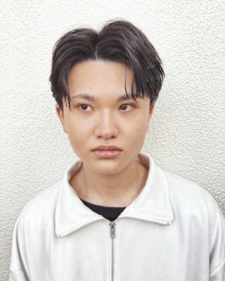 色気と上品さが両立するフェザーショートヘア【目白/ビジネス】