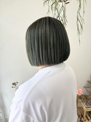 《花屋併設の美容院》オリーブカラー