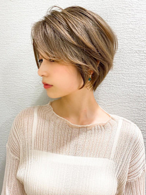 30代40代に人気の大人かわいい前髪ありのくびれショート