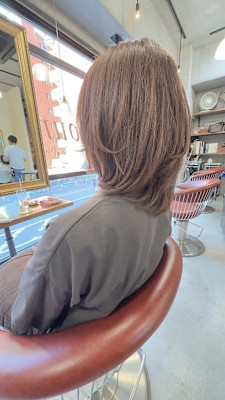 大人小顔似合わせレイヤーカット。