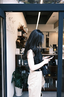 暗髪セミロング