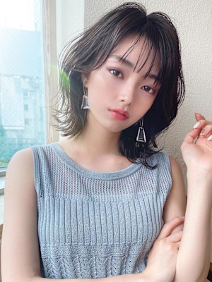 2wayバングでイメチェン！顔まわりレイヤーくびれヘアが人気