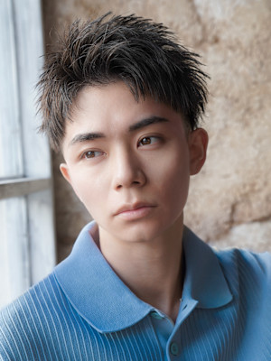 スーツ短髪ツーブロック束感モテる黒髪シークレットパーマ流行