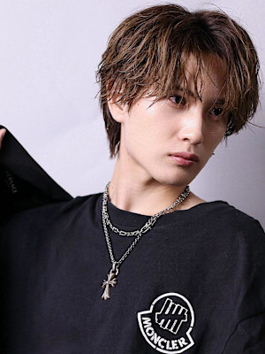 毛流れセンターパートツイスパウルフ