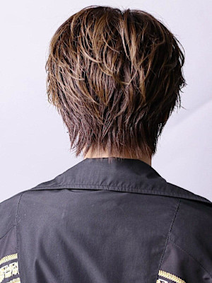 毛流れセンターパートツイスパウルフ