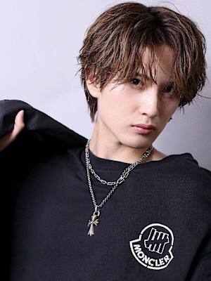 毛流れセンターパートツイスパウルフ