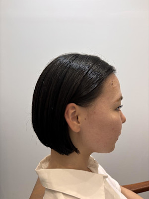 耳にかけるボブ