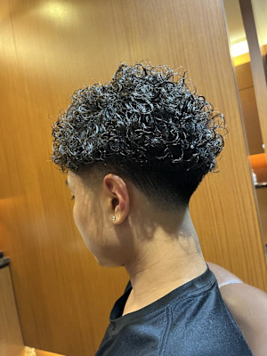 銀座　理容室　テーパーフェード　外国人風パーマスタイル