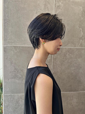 暗髪ショート