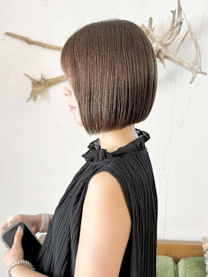 前下がりボブ/グレージュ