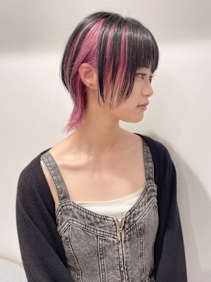 ショートウルフ  レイヤーカット アンブレラカラー 顔周り