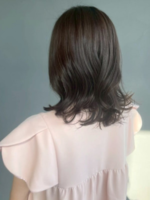 アッシュベージュ オリーブカラー ミディアムレイヤー