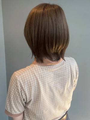 明るめベージュカラー レイヤ－ボブ 髪質改善 ダメージレス