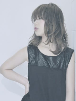 夏くびれヘア黒髪ミディアムハイライトカラー髪質改善丸型卵型