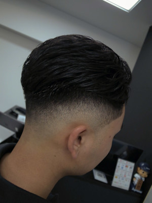 スキンフェード/アイロンパーマ/バーバー/ビジネスマン