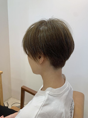 刈り上げレディショート