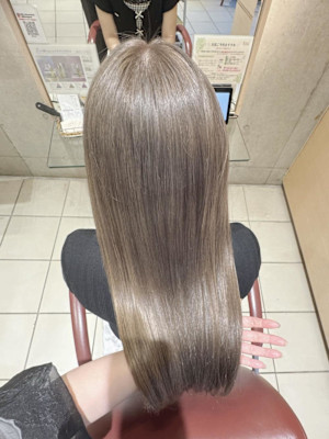 肌が映える透明感カラー