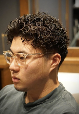 メンズ　カールパーマ　刈り上げ　オールバック