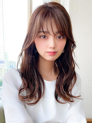 30代小顔に見えるくびれヘアレイヤー × オリーブグレージュ