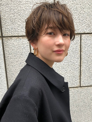 #ボブ #切りっぱなしボブ #前下りボブ #顔周りレイヤー 