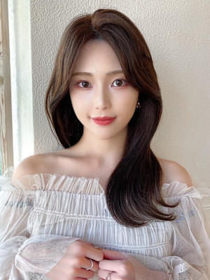 大人かわいいくびれヘアセミロング × ミルクティーベージュ