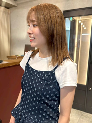 顔周りカット ハイトーン ベージュ ブリーチ レイヤーカット