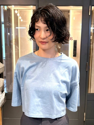 ダークブラウン ショートパーマ 波巻きパーマ 似合わせカット