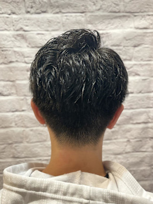 七三分け束感カジュアルショート