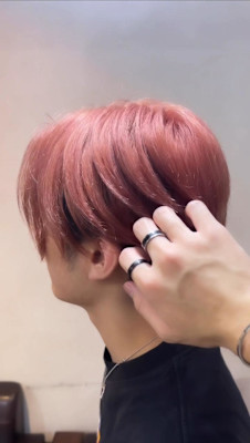 ピンクベージュ