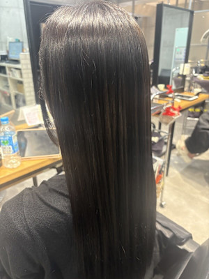 ティアラ縮毛矯正☆ダークオリーブカラー